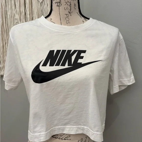 Nike Women's Classic White Crop Top - Picture 1 of 4